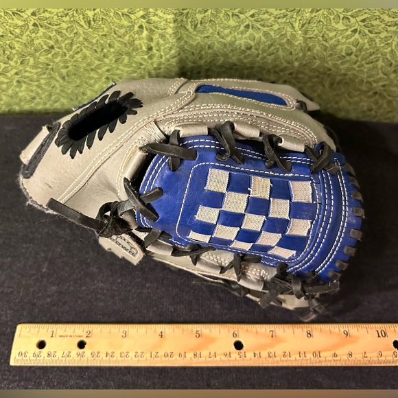 T Ball 10” Glove T Ball USA Approved - Picture 6 of 6